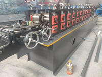 Machine de formage de tuiles en acier galvanisé pour la fabrication de poutrelles, avec moteur à engrenages et pompe