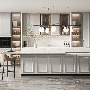 Meuble de cuisine encastré blanc de style français avec îlot en pierre frittée et armoire à vin en verre pour maisons de luxe - Product Image 1