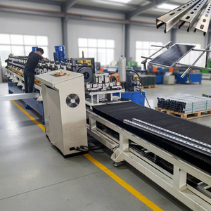 Machine de profilage de panneaux solaires pour usine, machine de formage à froid de <span class=keywords><strong>profil</strong></span>és en C pour supports photovoltaïques - Product Image 1