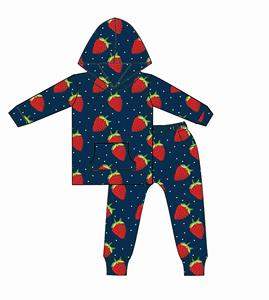Qingli OEM No tariffario carino Set felpa con cappuccio per ragazza con motivo fragola Design personalizzato per ragazze Set di abbigliamento per bambini - Product Image 3
