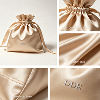 Pochette promotionnelle réutilisable en satin de luxe, douce, pour emballage cadeau, avec cordon de serrage, résistante aux chocs, logo personnalisé par sérigraphie