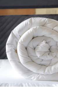 Set di lenzuola Queen Size 4 pezzi - Lenzuola ultra morbide e rinfrescanti - Coperta, set piumino, antipiega e resistenti allo sbiadimento, tasche profonde - Product Image 4