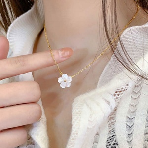 Collar de Flores de Durazno de Estilo Francés de Lujo, Elegante y Moderno, de Acero Inoxidable Dorado para Mujer, Venta al por Mayor - Product Image 1