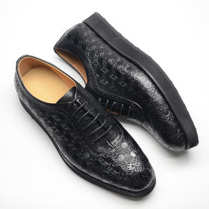 Chaussures en cuir à bout rond pour fête de mariage sculptées à la main pour hommes de haute qualité avec un style britannique gentleman - Product Image 1