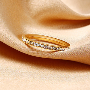 Anillo Minimalista de Acero Inoxidable para Mujer con Incrustaciones de Circonita Cúbica, Estilo Popular de Celebridades de Internet, Delicado y Apilable para Uso Diario - Product Image 3