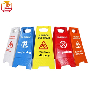 Cartello di Avvertimento Pieghevole in Plastica Resistente con Pellicola Riflettente di Terza Qualità per Pavimenti Bagnati e Divieto di Sosta - Product Image 1