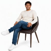 Chaise de salle à manger élégante en bois grainé avec structure métallique et revêtement en cuir PU massif pour l'hôtellerie