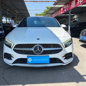 รถยนต์เมอร์เซเดส-เบนซ์ A200L 1.3T เทอร์โบ ออโตเมติก ขับเคลื่อนล้อหน้า 5 ที่นั่ง พวงมาลัยซ้าย เบนซิน ซีดาน ปี 2019 163 แรงม้า แรงบิด 250 นิวตันเมตร รุ่น Premium-Lite Sedan Value มือสอง - Product Image 1