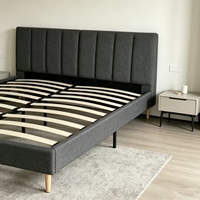 Tête de lit moderne à rayures verticales avec cadre en bois et rembourrage doux, pliable pour lits doubles et queen size de chambre à coucher