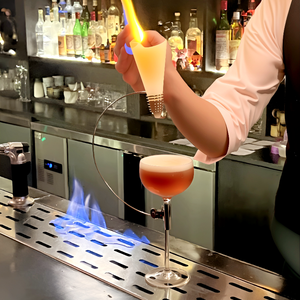 แก้วค็อกเทลโลหะตกแต่งแบบเน็ตเรด พร้อมคลิปเปลี่ยนสีไฟรูปดอกกุหลาบเพลิง สำหรับร้านอาหารและบาร์ - Product Image 2