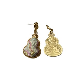 Boucles d'oreilles en forme de gourde en brocart Song, un nouveau style chinois, boucles d'oreilles nuageux porte-bonheur, symboles de prospérité et de bonheur, adaptées à la Chine. - Product Image 5