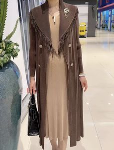 <span class=keywords><strong>Trench</strong></span> <span class=keywords><strong>Oversize</strong></span> da <span class=keywords><strong>Donna</strong></span> con Pieghe Miyake e Decorazione a Nappine, Traspirante e Impermeabile, Capospalla Casual Leggero per la Stagione Invernale - Product Image 4