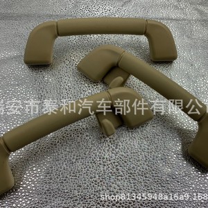 มือจับประตูรถยนต์โตโยต้า แคมรี่ ไฮแลนเดอร์ ปราโด รุ่น 74610-30240 74610-30320 สีเบจ พลาสติกผิวสัมผัสแบบมีลาย อะไหล่ทดแทน - Product Image 3