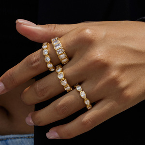Elegante Anello in Acciaio Inossidabile Placcato Oro 18K con Zirconia Cubica, Anello di Fidanzamento alla Moda con Zirconia Cubica Bianca a Forma Quadrata, Ovale o Cuore - Product Image 3