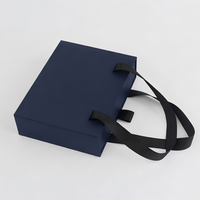 Boîte d'emballage de luxe personnalisée pour perruques avec logo en feuille d'or, ruban et poignée, boîte tiroir rigide en papier premium pour la vente au détail d'extensions capillaires