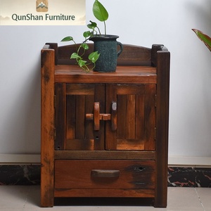 Credenza in Legno Massello Stile Cinese Tradizionale - Mobile Contenitore a Doppia Anta con Fascino Vintage per Angolo Esterno/Balcone - Product Image 3