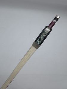 Arco de Violonchelo Redondo Estilo Francés ZWA13 - Calidad Premium de Pernambuco Hecho a Mano para Violoncellistas Profesionales y Estudiantes Avanzados - Product Image 5