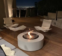 Table de feu ronde Orizaba en béton renforcé de fibres de verre, artisanale, haut de gamme, en acier au carbone sur mesure, pour extérieur, en pierre calcaire.