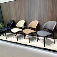 Chaise de salle à manger moderne en cuir PU, dossier rembourré, pieds en métal, assise ergonomique, imperméable, pour la maison et les restaurants