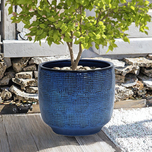 Maceta de Cerámica Azul Glaseada con Diseño Geométrico Texturizado para Plantas de Interior - Product Image 5