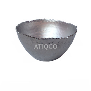 Exquisitos Portavelas Votivos de Aluminio Plateado Irregulares |   Portavelas Antiguos Cilíndricos Hechos a Mano Atiqco para Velas de Té - Product Image 1