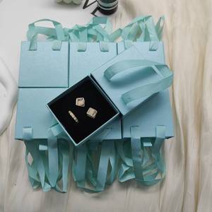 Caja Azul Perla de Alta Calidad |   Estuche Deslizante para Joyas de 8 cm |   Fabricante Sostenible - Product Image 2