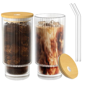 Gobelet en verre côtelé moderne 2026 avec couvercle en bambou et paille, empilable, transparent, pour café glacé, idéal pour la maison et les cafés (vente en gros) - Product Image 1