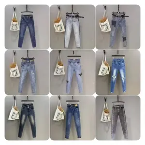 Pantalones de cuerpo de mujer de nuevo estilo, pantalones vaqueros ajustados rasgados, pantalones vaqueros ajustados de alta elasticidad, pantalones vaqueros finos que combinan con todo