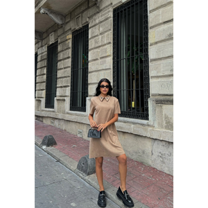 Robe courte en daim beige avec détails à œillets au col, motif à pois, style formel, logo personnalisé, taille XS, prix bas, offre ODM - Product Image 4