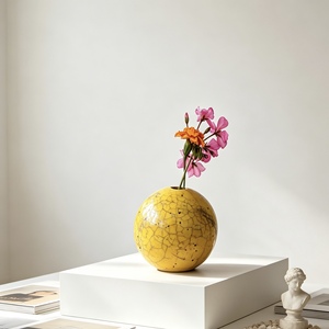 Vase en céramique jaune peint à la main, écologique, avec glaçure brillante, cuit à haute température, décoration de table moderne pour mariage - Product Image 2