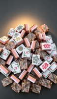 Juego de Mahjong Americano de Acrílico Premium con Textura de Concha de Abulón, Laterales Degradados en Naranja y Fichas de Mahjong con Patrón Floral Personalizado