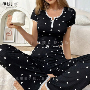 Conjunto de pijama informal para mujer, con estampado de corazones, estilo europeo y americano, de manga corta, color negro. - Product Image 5