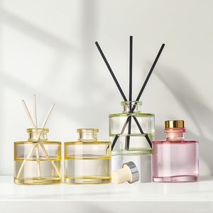 ขวดแก้วใสทรงกระบอกขนาด 50 มล. สีเหลือง ชมพู เขียว สำหรับน้ำมันหอมระเหยแบบกระจายกลิ่น พร้อมจุกปิด แบบสั่งทำพิเศษ - Product Image 1