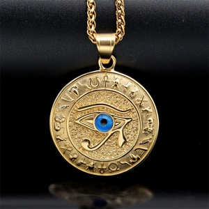Collier de bijoux de l'Égypte ancienne, collier en acier inoxydable avec pendentif rond œil d'Horus - Product Image 1