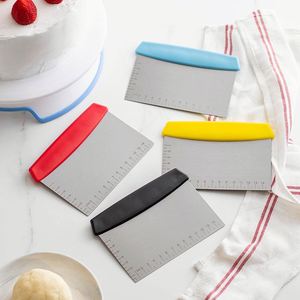 Grattoir de cuisine multifonction en acier inoxydable personnalisé, outil de pâtisserie, grattoir à grillades et coupe-pâte - Product Image 2