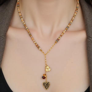 Collar de Acero Inoxidable Estilo Europeo Americano con Colgante de Corazón de Resina Ámbar y Cuentas, Cadena Elegante para Clavícula, Cadena para Suéter de Mujer - Product Image 2