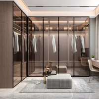 Ensemble de meubles de chambre à coucher modernes et minimalistes, armoire sur mesure autoportante et bureau à domicile avec portes en MDF pour usage hôtelier