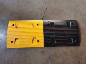 <span class=keywords><strong>Precio</strong></span> del fabricante Heavy Duty Extraíble Calzada Metal 500*380*50CM Tamaño Goma Velocidad Bump para la protección de la seguridad del tráfico - Product Image 5