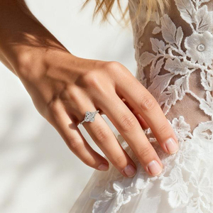 Anillo de <span class=keywords><strong>Compromiso</strong></span> de Moissanita D VVS1 de Corte Redondo de 3mm con Diseño Floral de Trébol de Cuatro Hojas, Regalo de Aniversario Nupcial para Mujer - Product Image 6