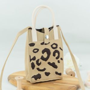 Venta al por mayor de <span class=keywords><strong>invierno</strong></span> de moda Punto de <span class=keywords><strong>ganchillo</strong></span> bolsa de <span class=keywords><strong>bolsos</strong></span> de mano teléfono crossbody bolsas de las mujeres lindo mini bolso de mano para las niñas - Product Image 3