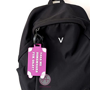 Etiquetas de equipaje de prensa impresas Etiquetas de equipaje de goma de PVC personalizadas Correa de mosquetón Fecha de entrega rápida Diseño lindo - Product Image 2