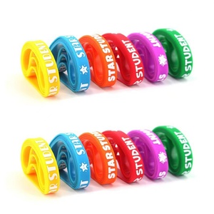 Bracelet en silicone personnalisé avec impression, souvenirs promotionnels en gros, bracelets en caoutchouc gaufrés, bracelets en silicone débossés - Product Image 2