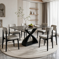 Table à manger rectangulaire en marbre de luxe léger avec base noire en X torsadé et ensemble de chaises de salle à manger en tissu de lin simple pour la maison