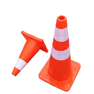 Cône de signalisation en PVC de 70 cm, haute visibilité, qualité ingénieur, bande réfléchissante blanche, protection IP65, sans signal sonore, sécurité routière, sans alimentation électrique - Product Image 1