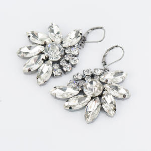 Pendientes de estilo coreano con forma de flor y cristal, pendientes sencillos y completos para mujer, accesorios para fotografía diaria en la calle <span class=keywords><strong>E224</strong></span> - Product Image 4