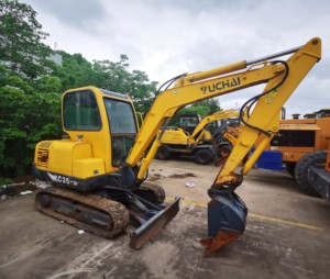 Excavatrice à chenilles agricole miniature Yuchai YC35-8 de 3,5 tonnes d'occasion <span class=keywords><strong>2022</strong></span>, équipée d'un moteur de 33 kW, d'une pompe à engrenages Poclain de 0,12 m - Product Image 1