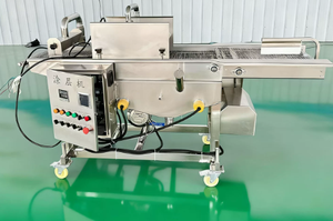Vollautomatische Schokoladenkuchen-, <span class=keywords><strong>Snickers</strong></span>- und Erdnuss-Brittle-Beschichtungsmaschine mit Motor/Antrieb aus 304 Edelstahl für Gewerbliche Nutzung - Product Image 3