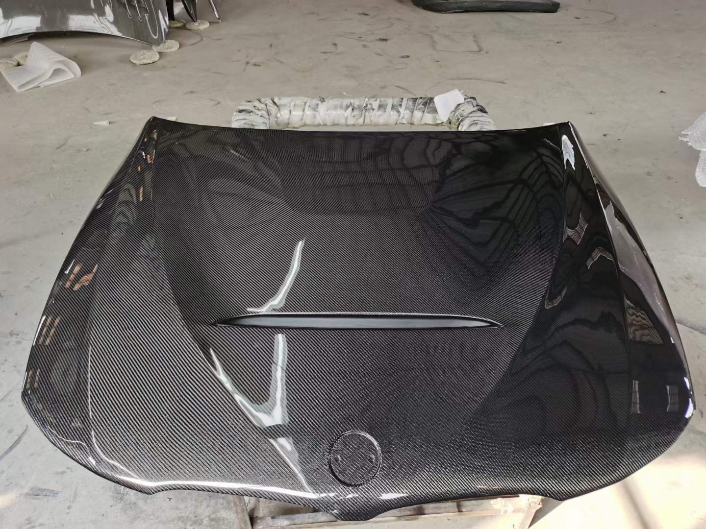 SEIBON カーボン 軽量ボンネット GTRスタイル BMW E90 SEIBON セイボン カーボンボンネット GTRスタイル 光沢仕上げ