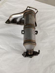 Tuyau d'échappement de moto et pièces d'accessoires de voiture Convertisseur catalytique d'échappement de voiture Convertisseur catalytique à trois voies - Product Image 5