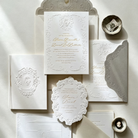 Cartes d'invitation de mariage personnalisées de luxe classiques gaufrées en gros avec impression numérique sur papier offset pour mariages élégants
